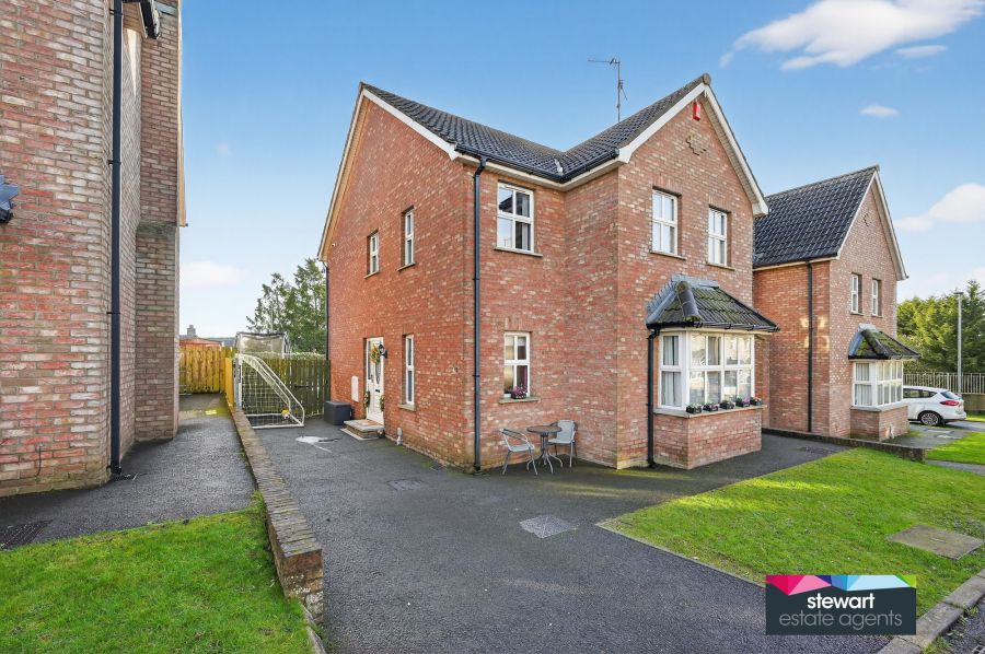 8 Broomhill Grove, Magheralin, BT67 0GY