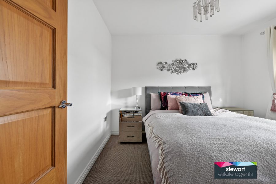 4 Wellington Park Drive