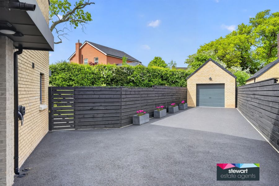 29 Moira Gate
