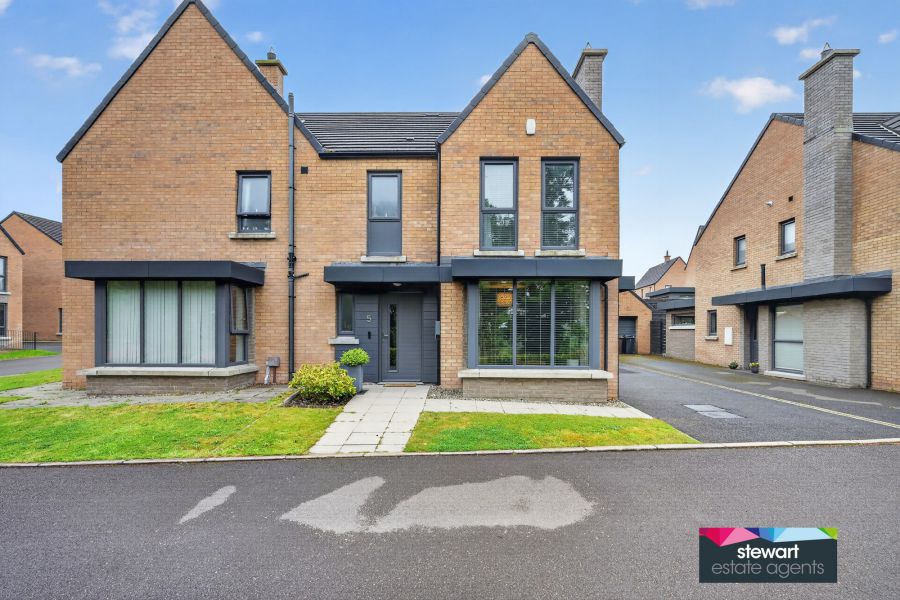 5 Moira Gate