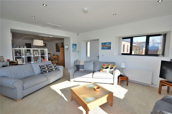 1b Marlfield Road