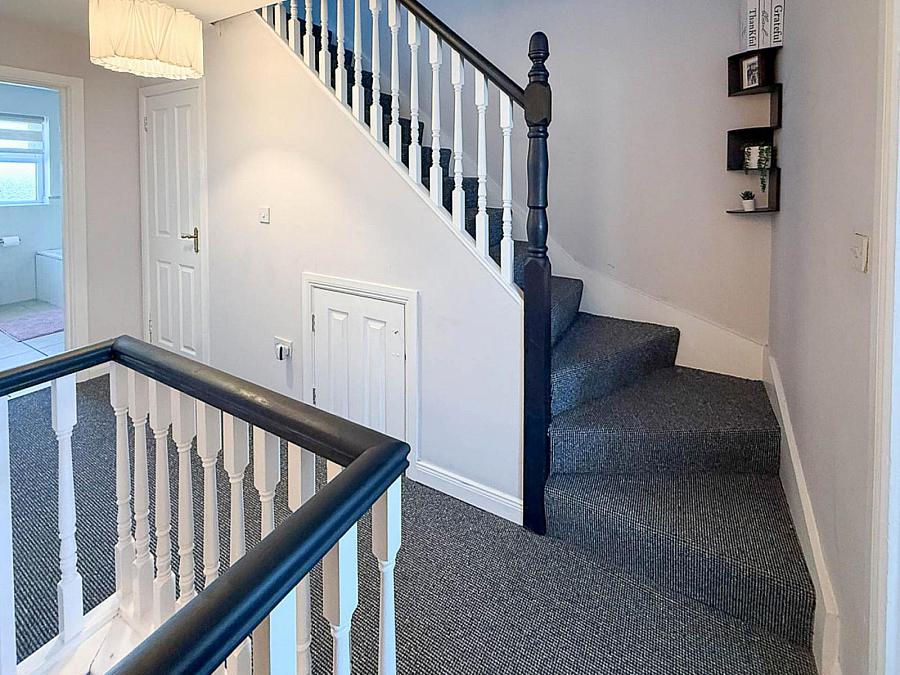 2 Abbey Close