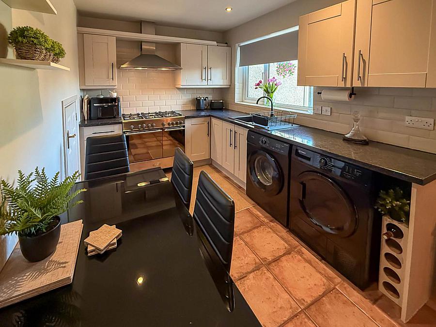 2 Abbey Close