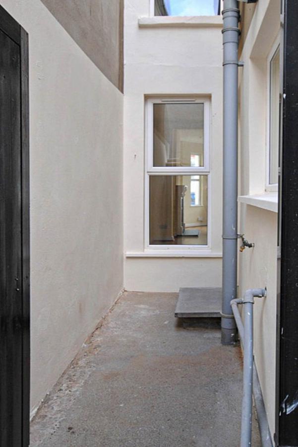 25 Belmont Avenue West