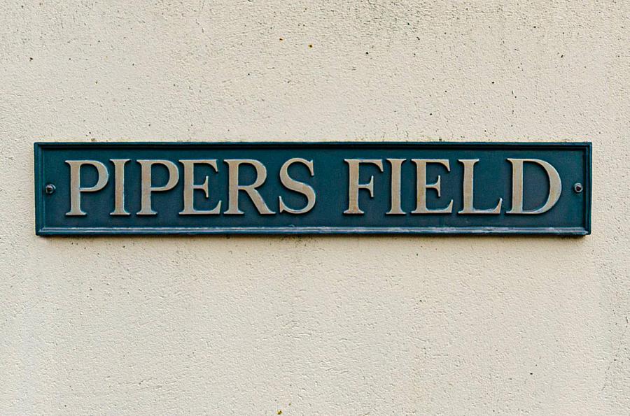 10 Pipers Field