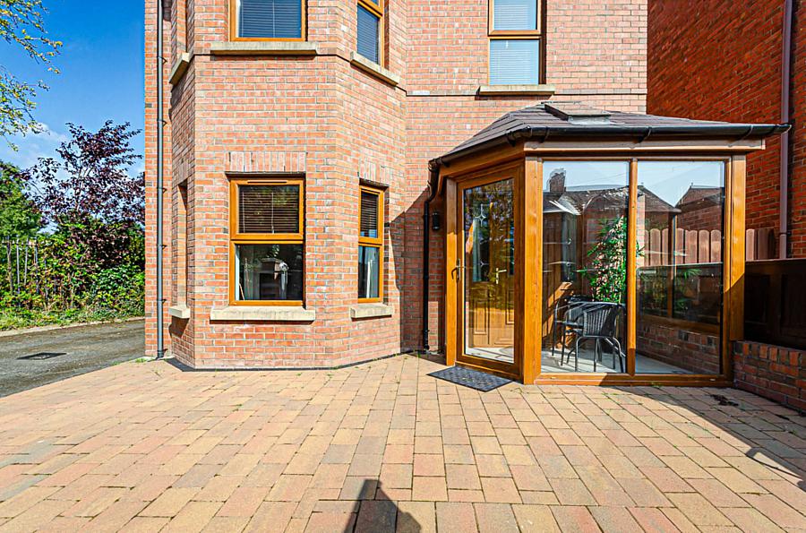 59 Onslow Gardens