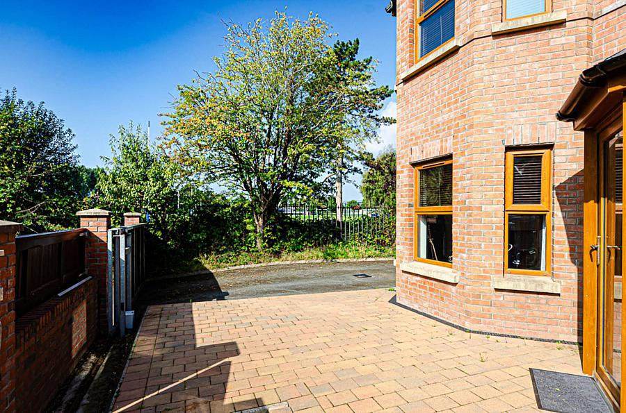 59 Onslow Gardens