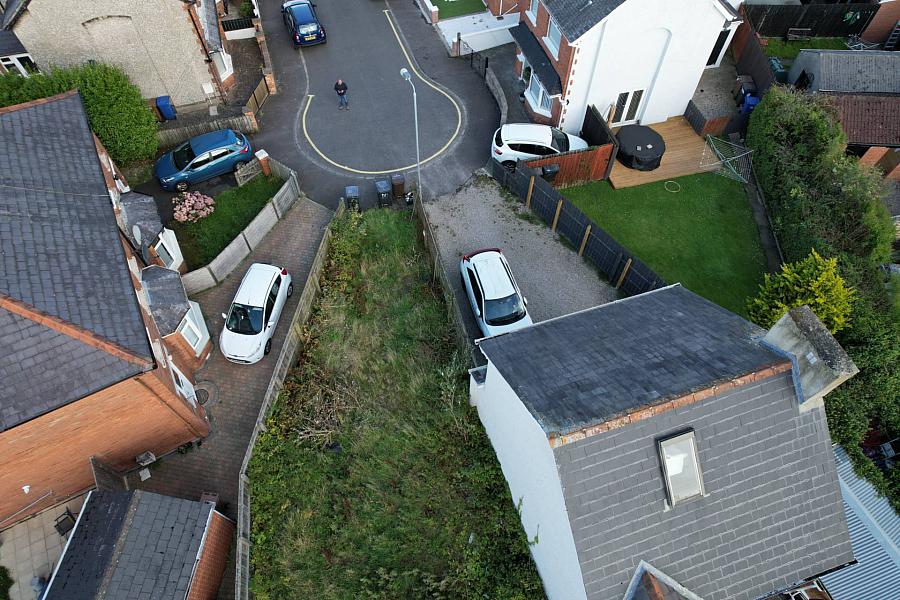 32 Hillsborough Parade