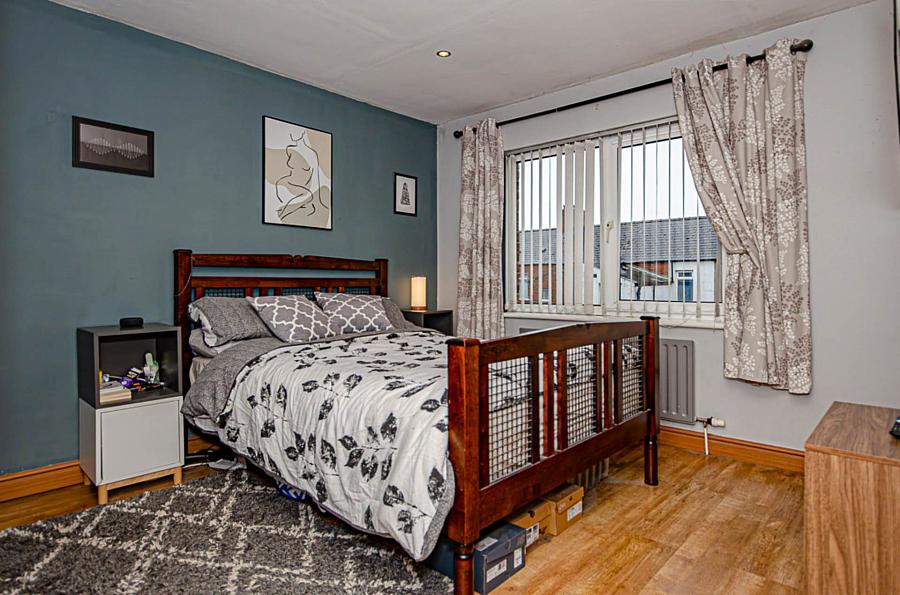 70 Willowfield Gardens