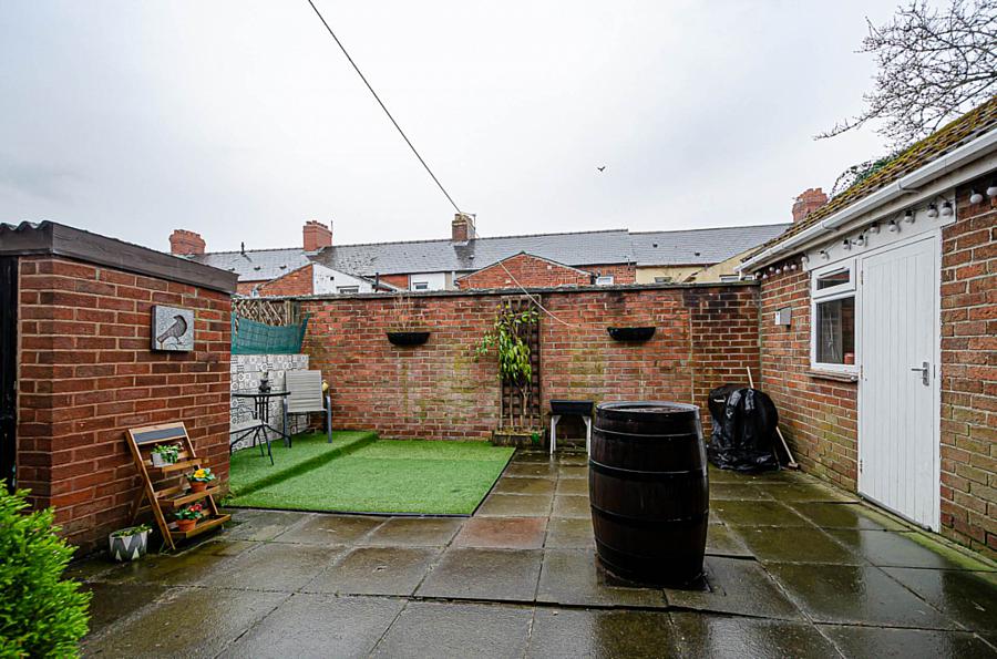 70 Willowfield Gardens