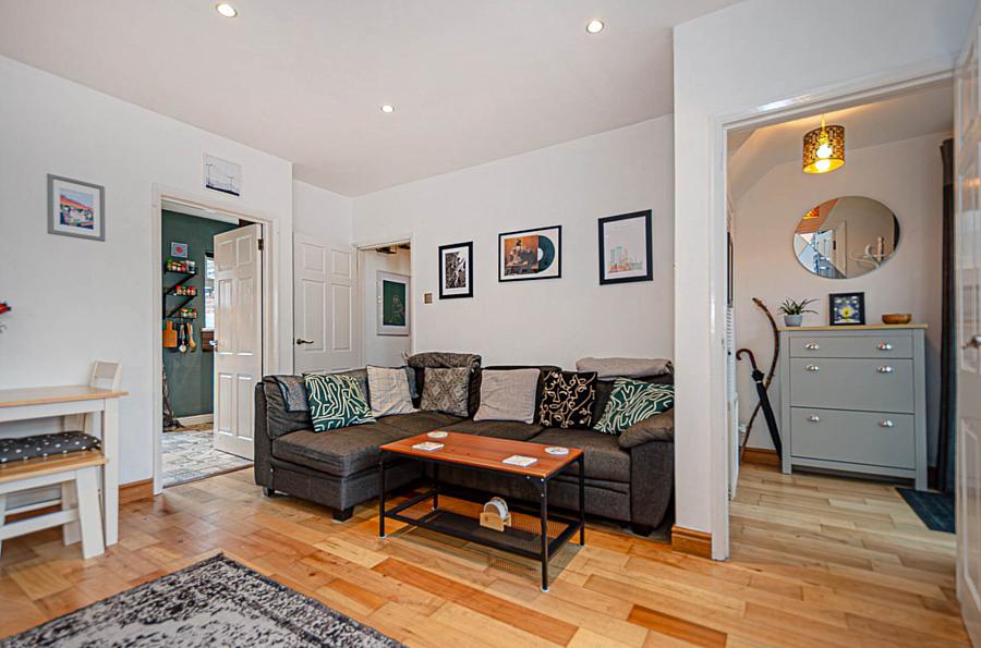 70 Willowfield Gardens