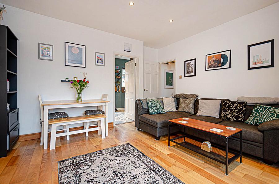 70 Willowfield Gardens