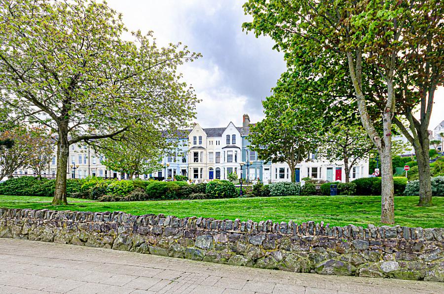 58 Queens Parade