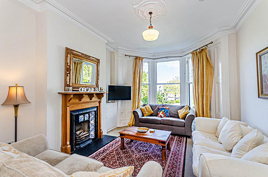 58 Queens Parade