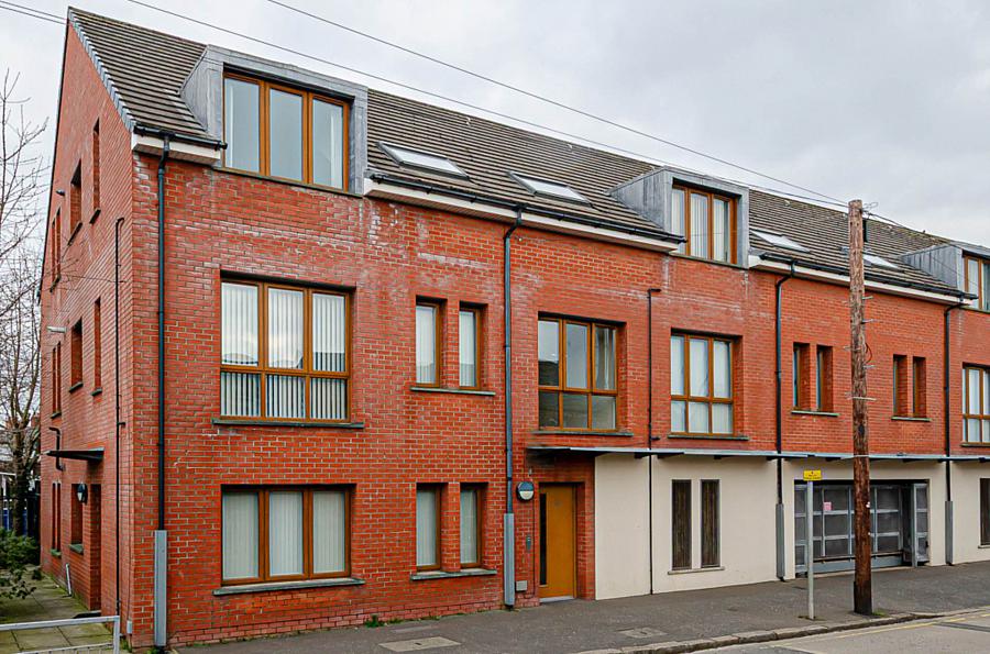 Apt 4 Cherryville Street