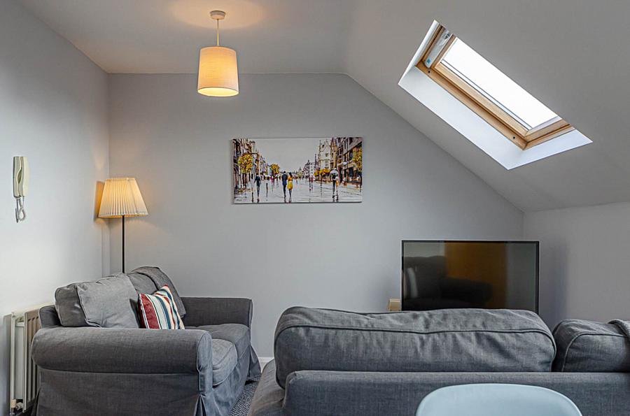 Apt 4 Cherryville Street