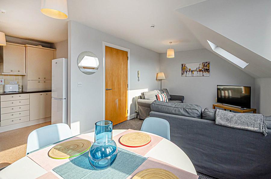 Apt 4 Cherryville Street