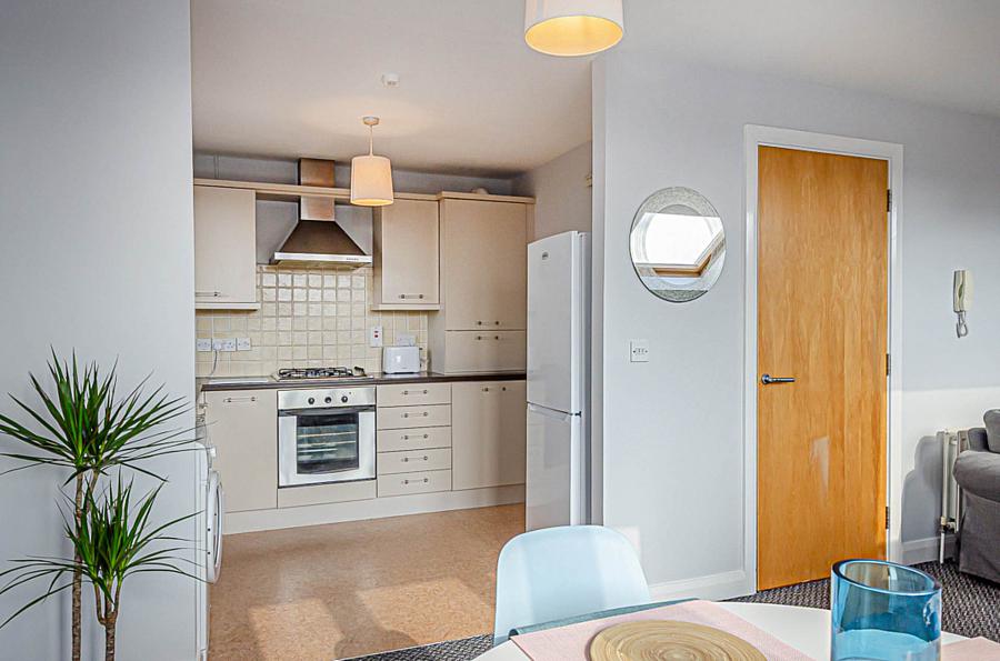 Apt 4 Cherryville Street