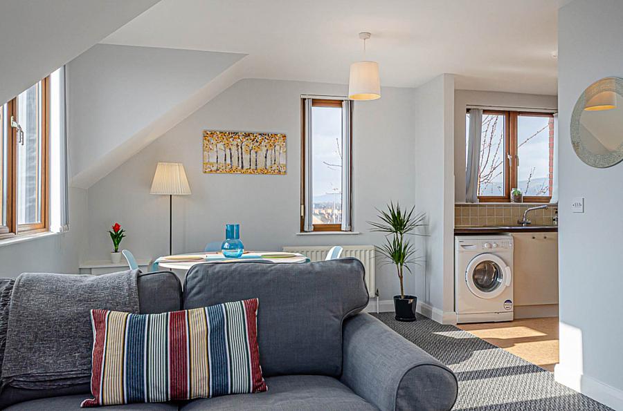 Apt 4 Cherryville Street