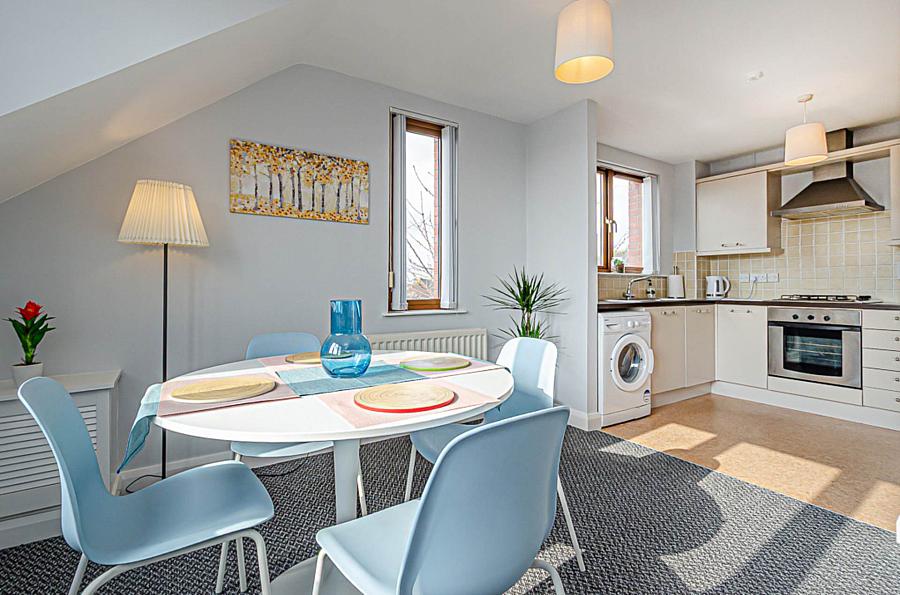 Apt 4 Cherryville Street