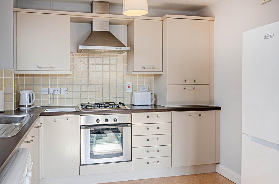 Apt 4 Cherryville Street