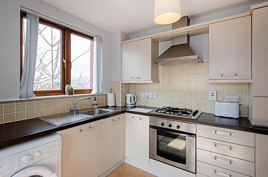 Apt 4 Cherryville Street