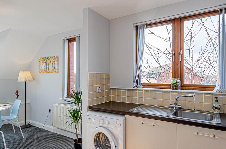 Apt 4 Cherryville Street