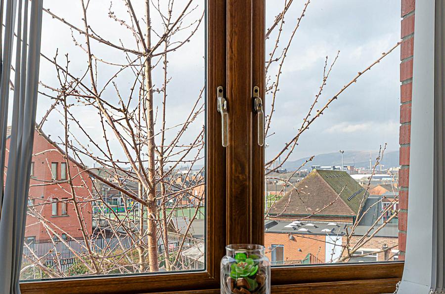 Apt 4 Cherryville Street