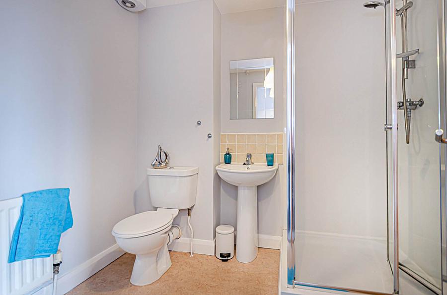 Apt 4 Cherryville Street