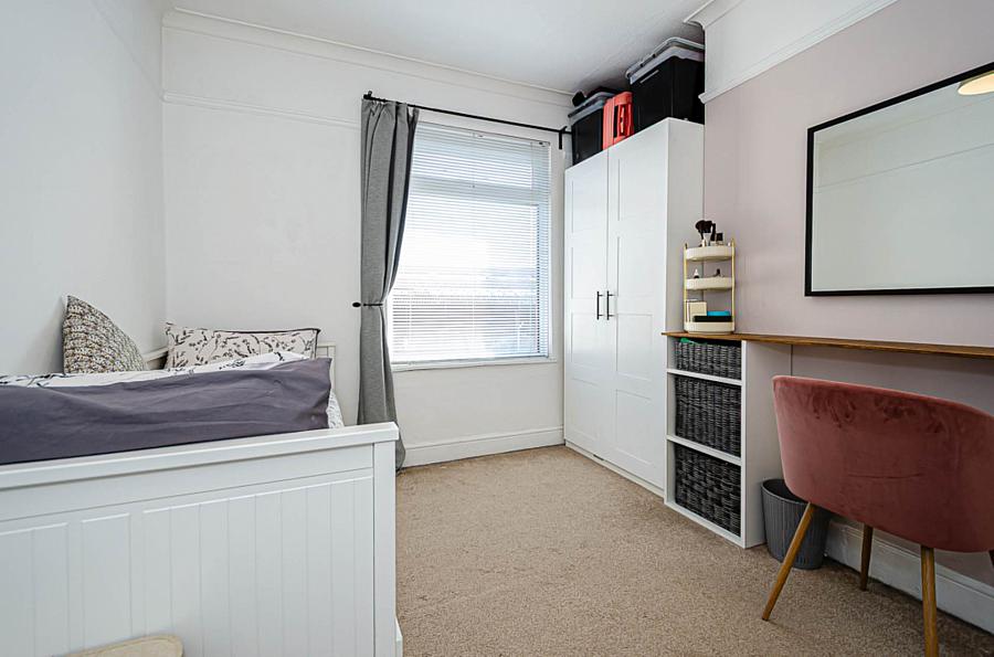 142 Ravenhill Avenue