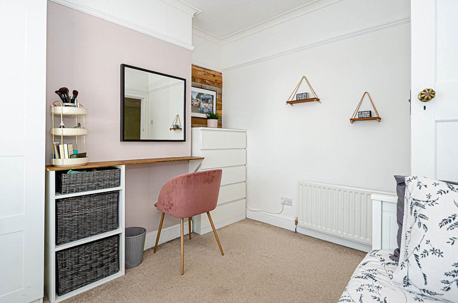 142 Ravenhill Avenue