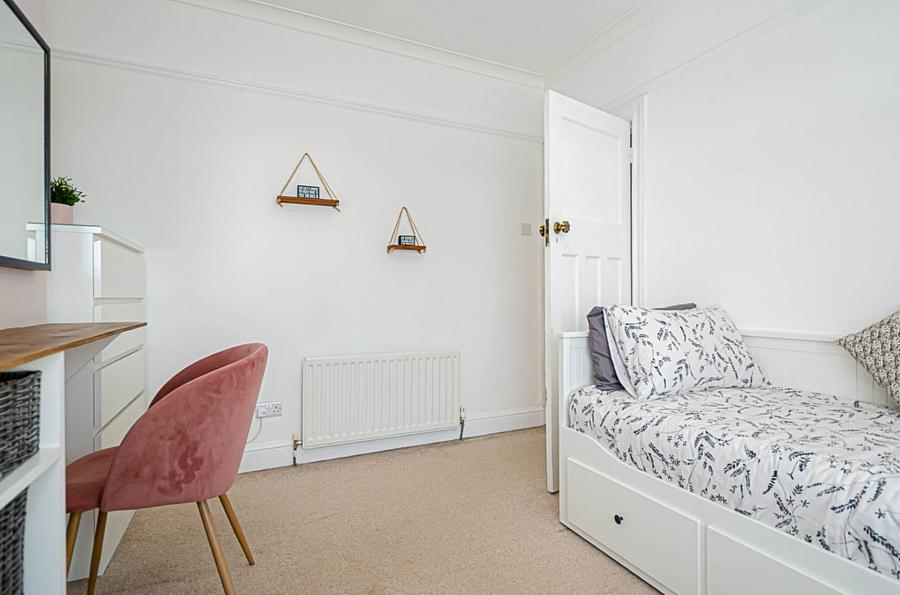 142 Ravenhill Avenue