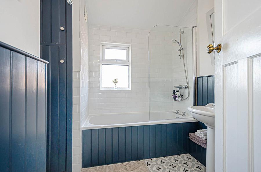 142 Ravenhill Avenue