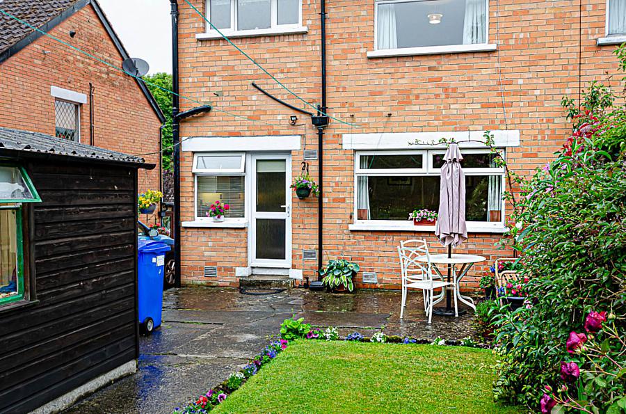 19 Abbey Park