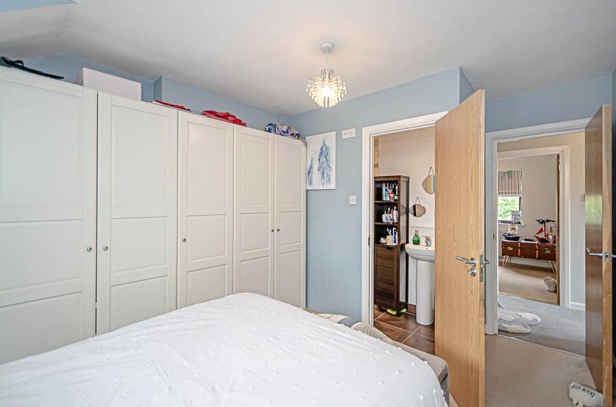 2 Thornhill Grove