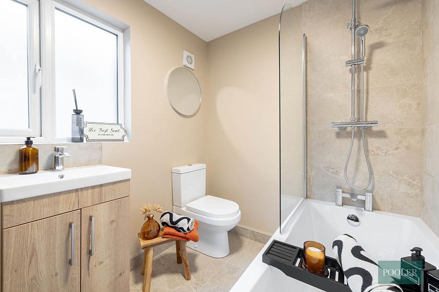 229 Ravenhill Avenue