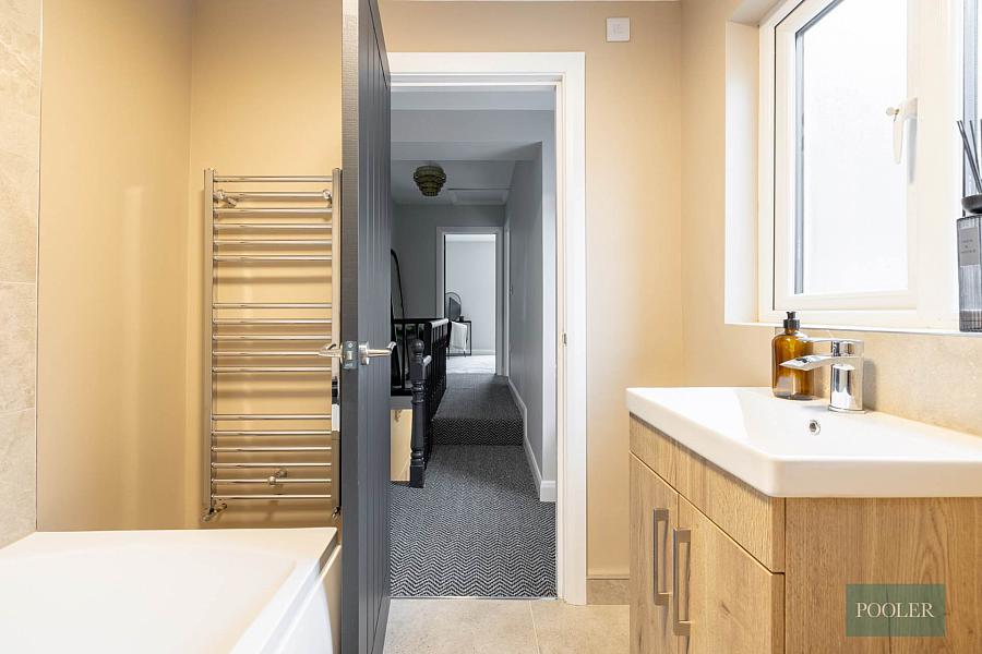 229 Ravenhill Avenue