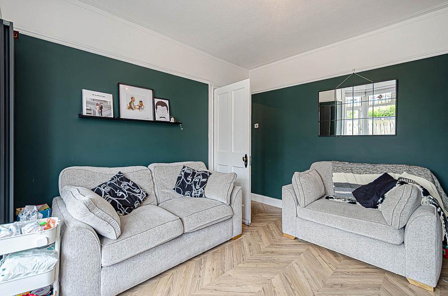 31 Hillsborough Parade