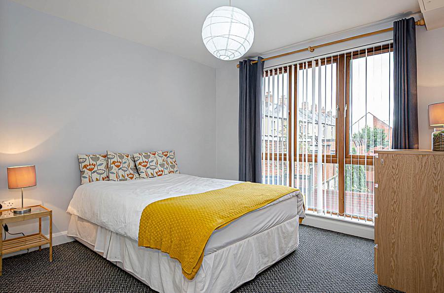 Apt 5, 133 Woodstock Road