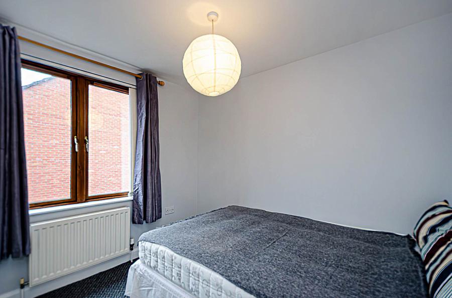 Apt 5, 133 Woodstock Road