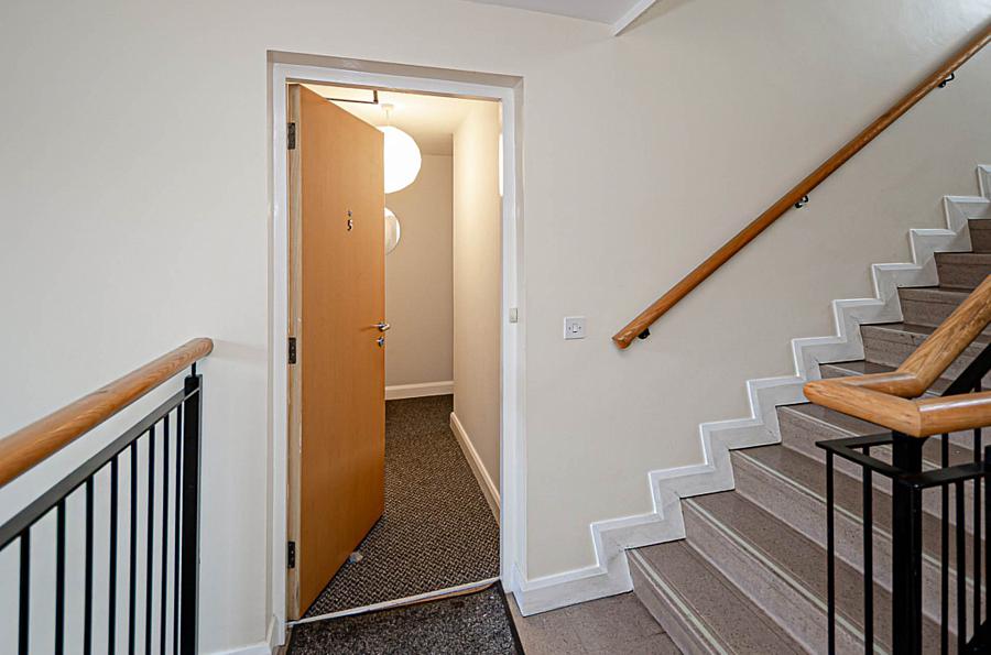 Apt 5, 133 Woodstock Road
