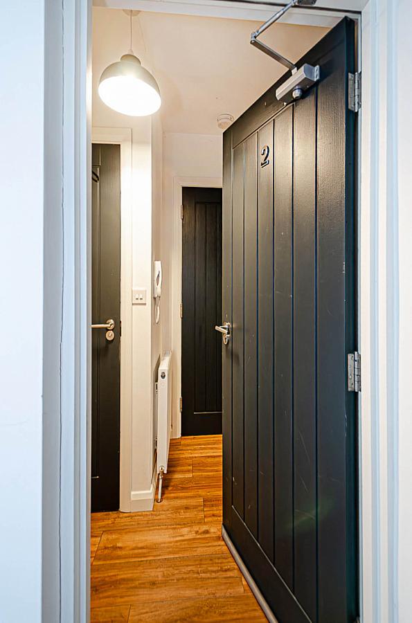 Apt        The Mount