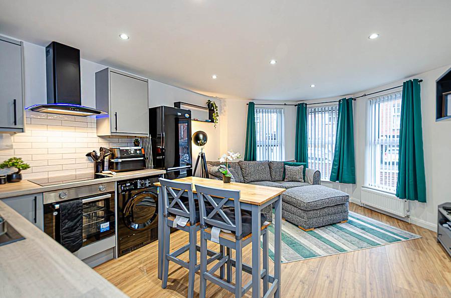 Apt        The Mount