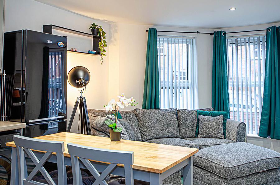 Apt        The Mount