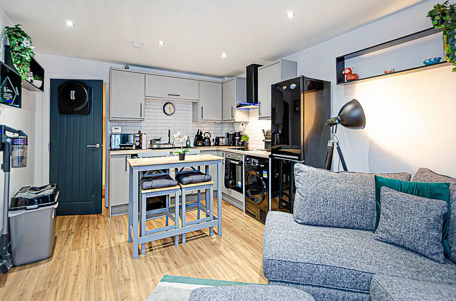 Apt        The Mount