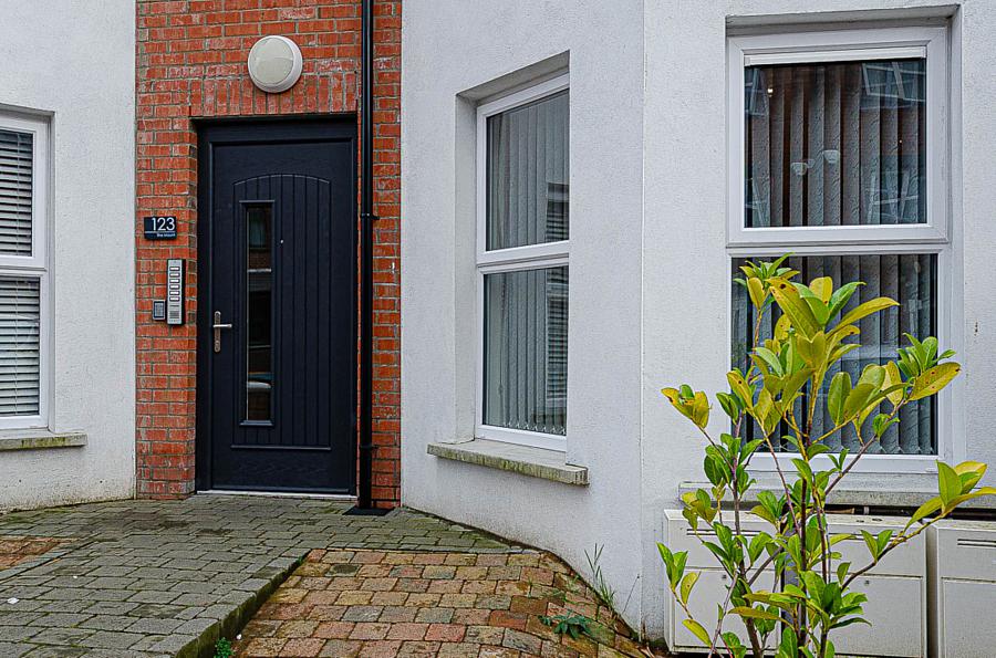 Apt        The Mount