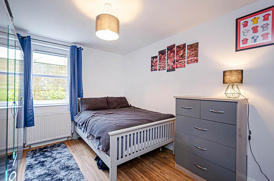 Apt        The Mount