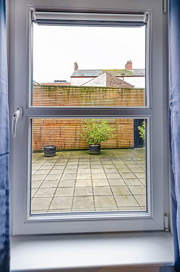 Apt        The Mount