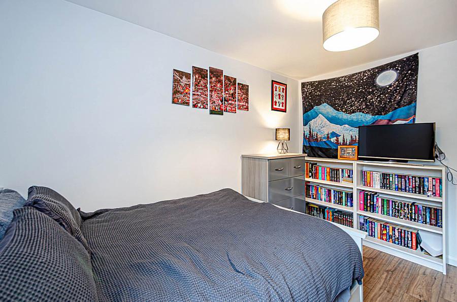 Apt        The Mount