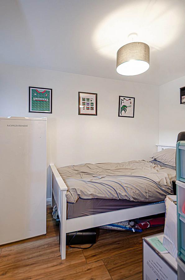 Apt        The Mount